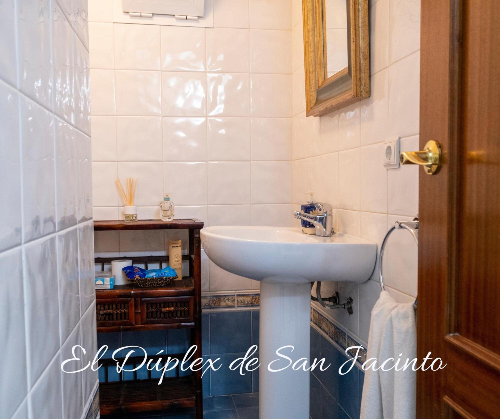 El Duplex De San Jacinto Apartman Sevilla Kültér fotó