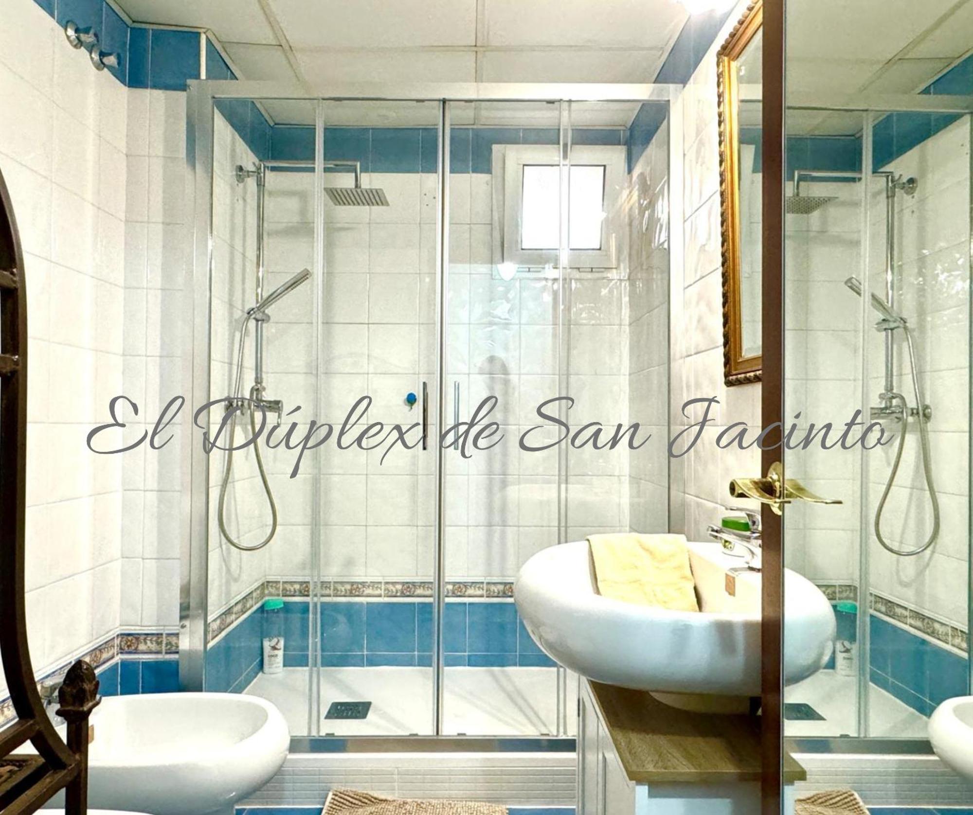 El Duplex De San Jacinto Apartman Sevilla Kültér fotó